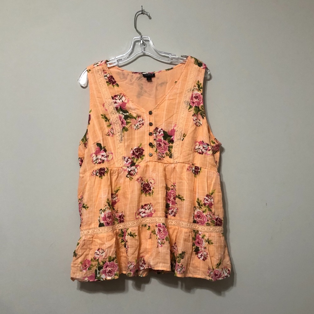 Torrid Babydoll Floral Top Size 2. (B)